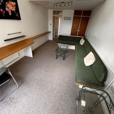 Two-Bedroom Flat Close To Uni & Shopping Center With Free Parking Coventry Bagian luar foto