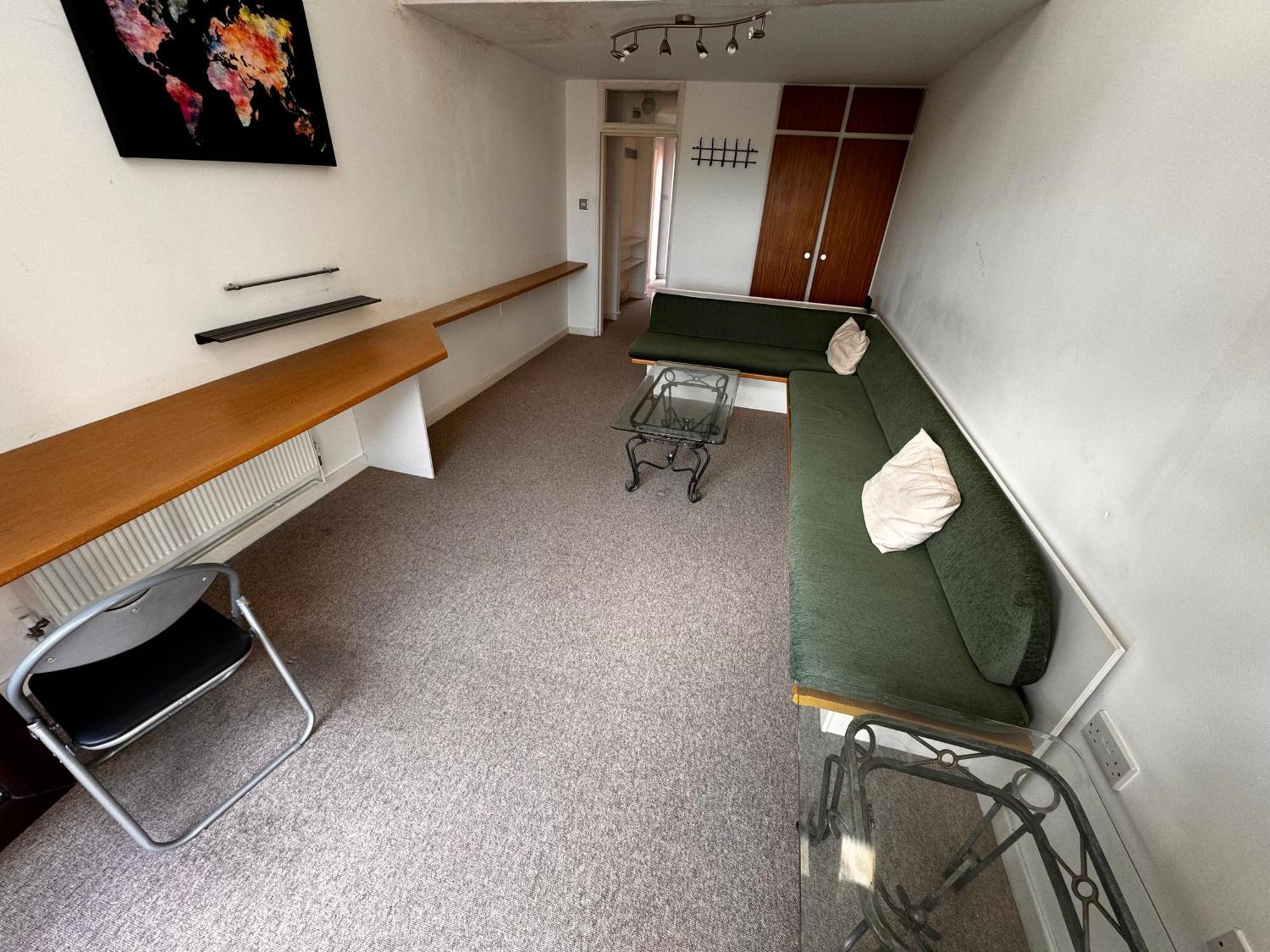 Two-Bedroom Flat Close To Uni & Shopping Center With Free Parking Coventry Bagian luar foto